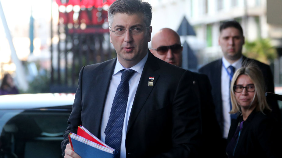 Plenković: Srbija oštro da osudi Šešeljevo ponašanje 1