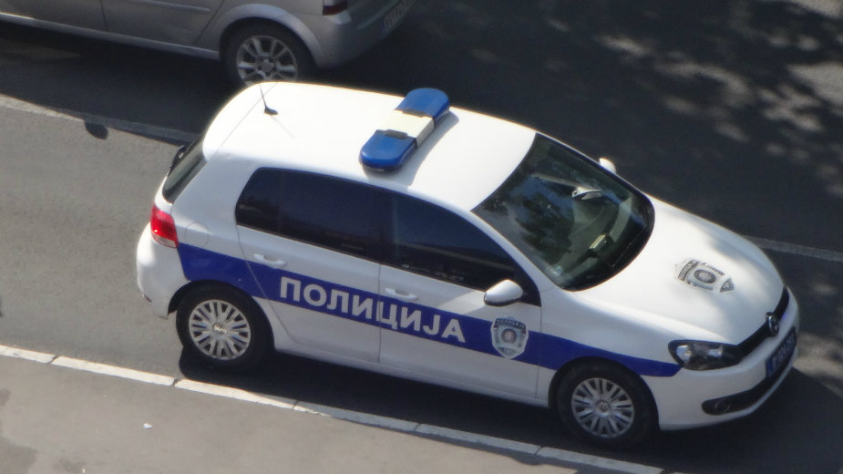 Novosadskoj policajki razbijen nos 1