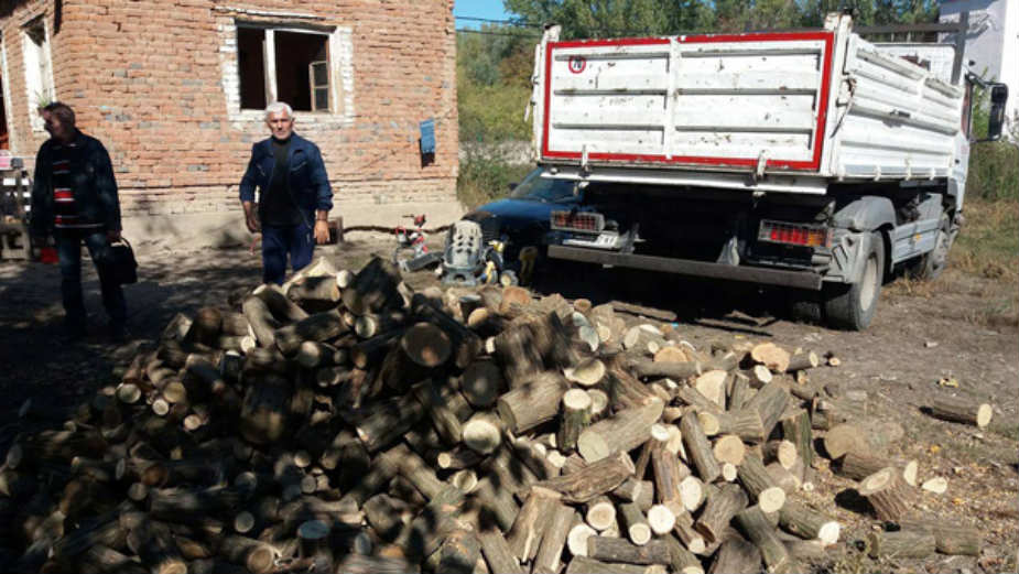 Uručena pomoć samohranoj majci 1 Uručena pomoć samohranoj majci 1