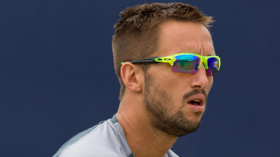 Sledeći je Džon Izner 1