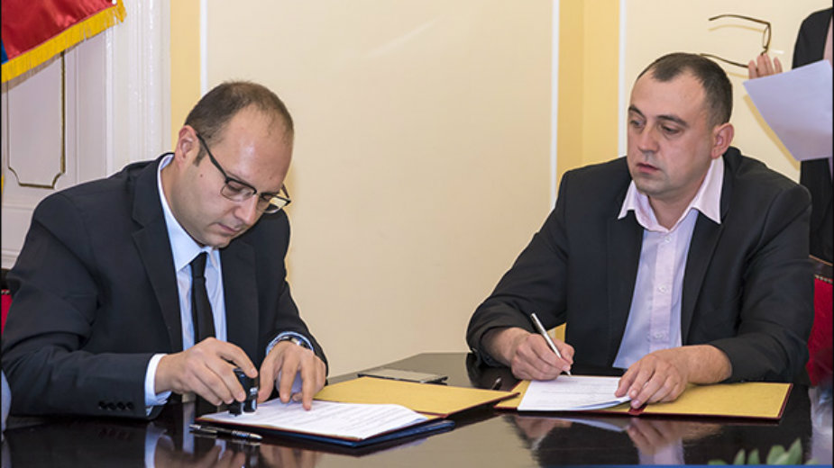 Dvadeset radnih mesta za preciznu mehaniku 1