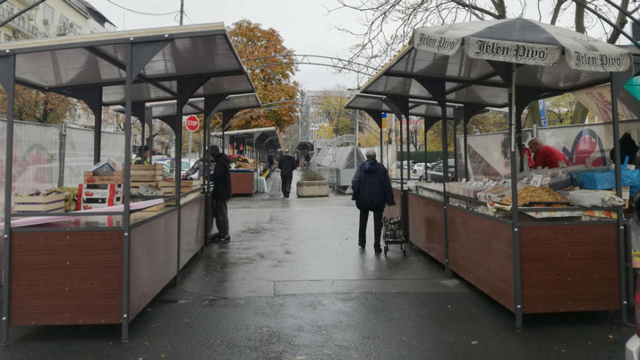 Palilulska pijaca premeštena na trotoar kod Pete gimnazije 1