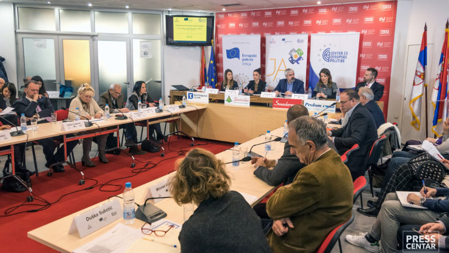 Građani nezadovoljni čekanjem u redovima i neljubaznošću 1