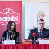 Kompanija Bambi poklonila školama 50 interaktivnih tabli 2