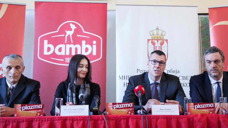 Kompanija Bambi poklonila školama 50 interaktivnih tabli 1 Kompanija Bambi poklonila školama 50 interaktivnih tabli 1