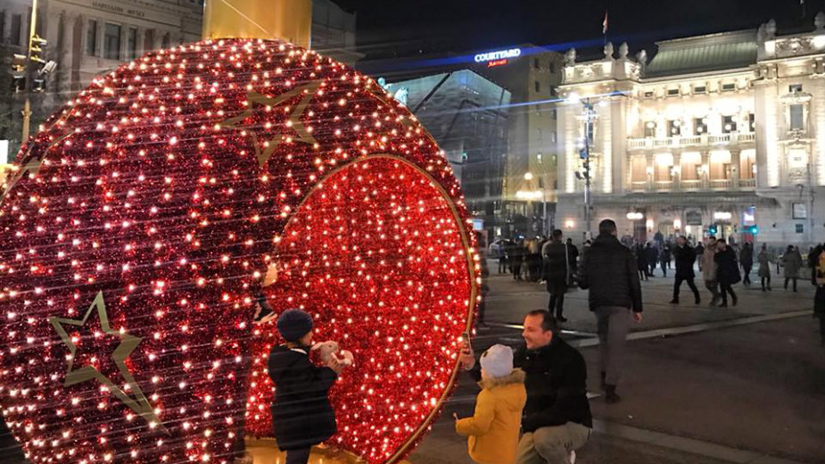 Od večeras novogodišnja rasveta u Beogradu 1 Od večeras novogodišnja rasveta u Beogradu 1