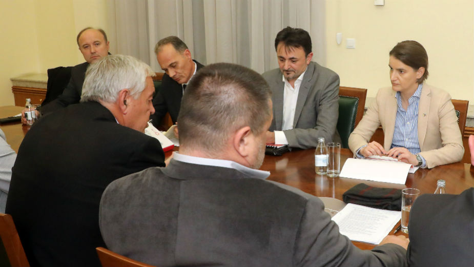 Brnabić sa predstavnicima sindikata Telekoma o položaju zaposlenih 1