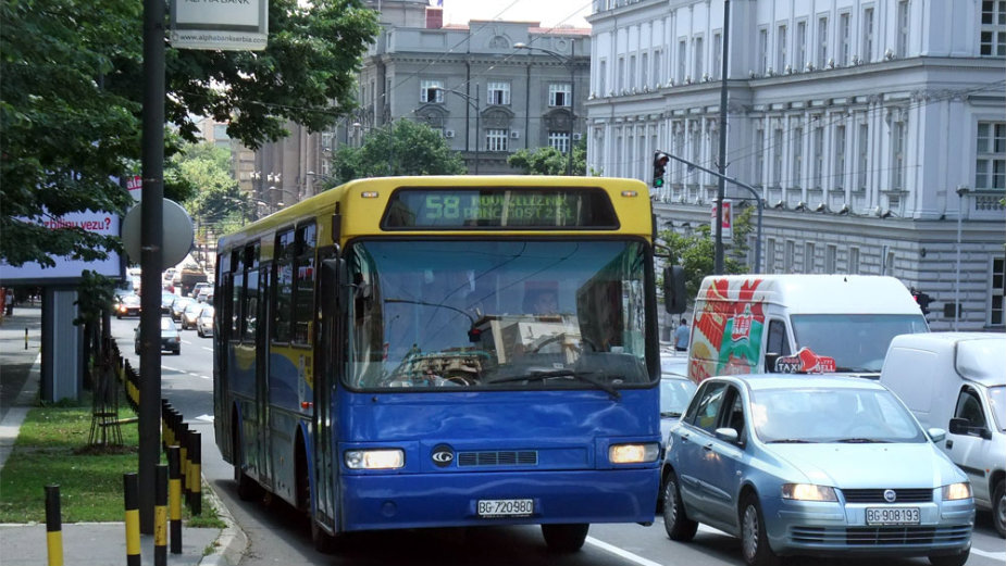 Autobusi se farbaju u crveno, a gume “ćelave” 1