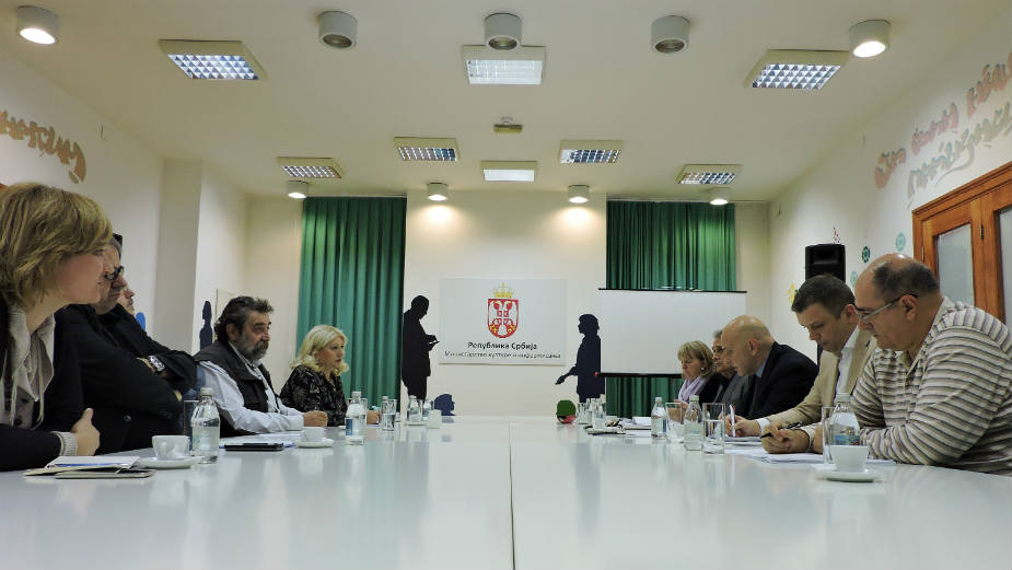 Vukosavljević sa predstavnicima Grupe za slobodu medija 1