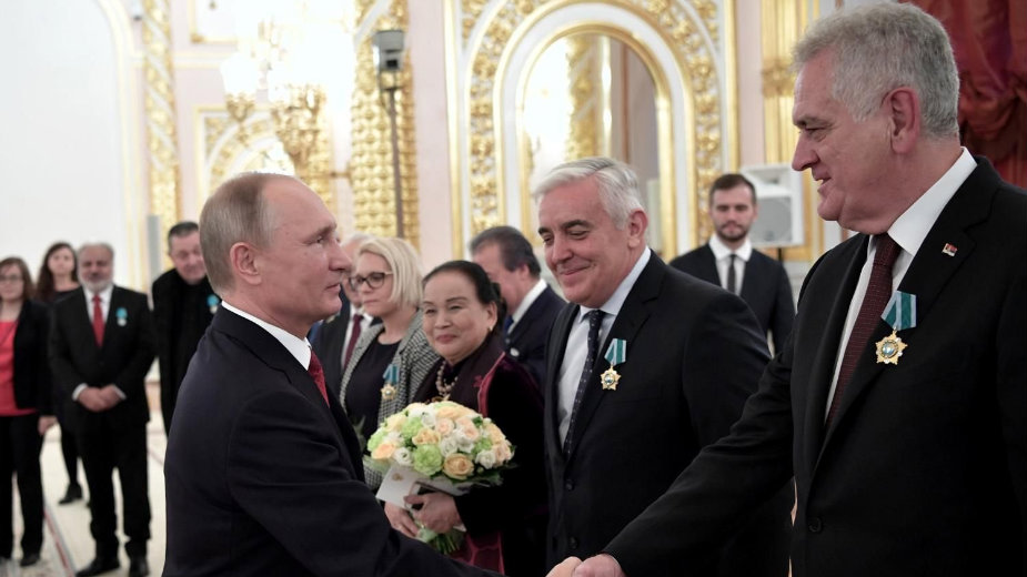 Putin odlikovao Nikolića 1