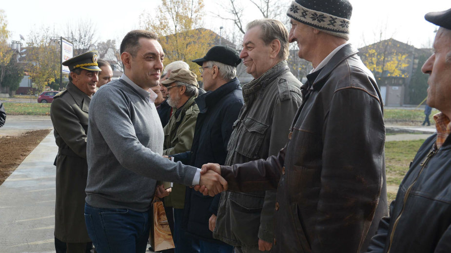 Vulin: Država brine o pripadnicima bezbednosnog sektora 1