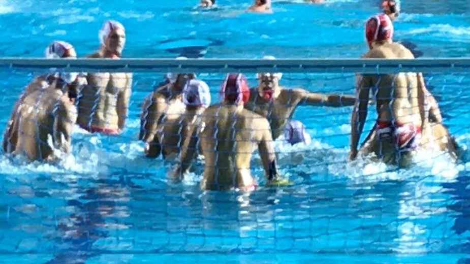 Gledalac gurnuo sudiju u bazen 1