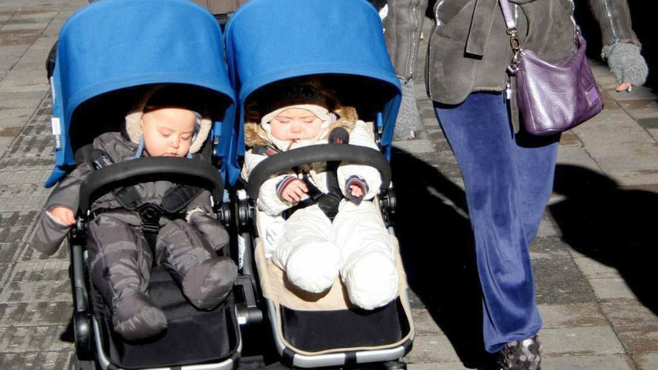 Ništa od novca za pomoć trećem detetu do punoletstva 1