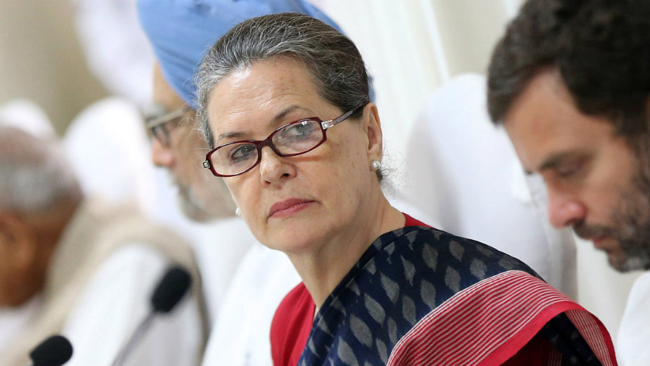 Sonja Gandi se povukla sa čela Kongresne stranke 1