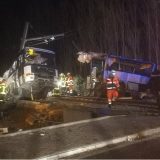 U sudaru voza i autobusa poginulo šestoro dece 10