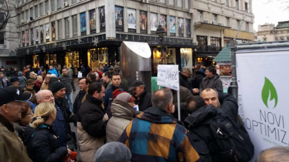 Uz preskupu jelku i nervoznog Deda Mraza u "Godinu Vučića" 2