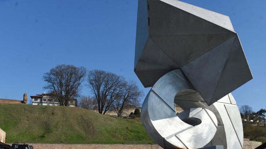 Skulptura “Odande-dovde” treća zadužbina Beogradu 1