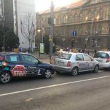 Instruktori auto-škola protestuju ispred Vlade 7
