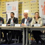 Policajci na terenu politički kuriri 11