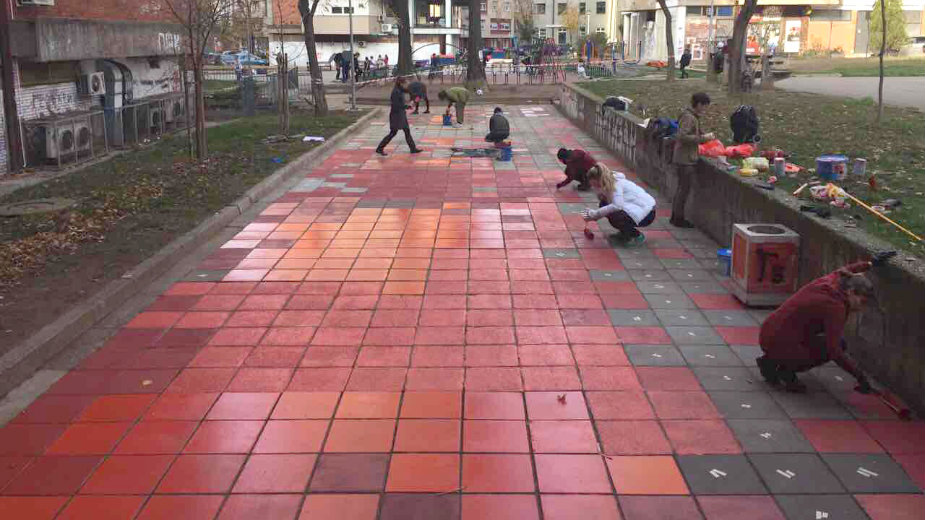 Komšije i deca preuredili park u Mileševskoj 1 Komšije i deca preuredili park u Mileševskoj 1