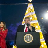 Donald Tramp sa suprugom na osvetljenju božićnog stabla 15