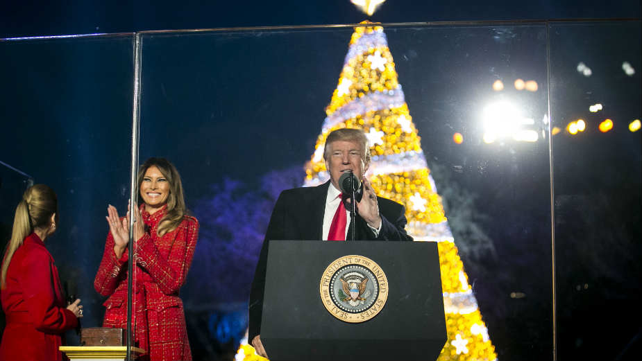 Donald Tramp sa suprugom na osvetljenju božićnog stabla 1
