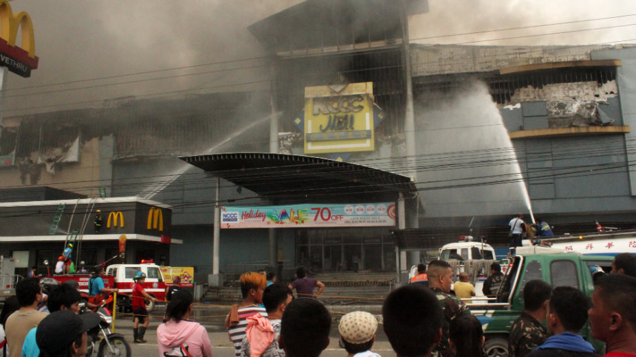 Požar u tržnom centru na Filipinima, desetine žrtava 1