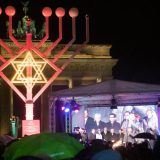 Počast preživelima Holokausta 13