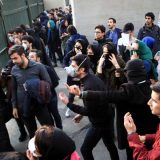 Dve osobe poginule na protestima u Iranu 6