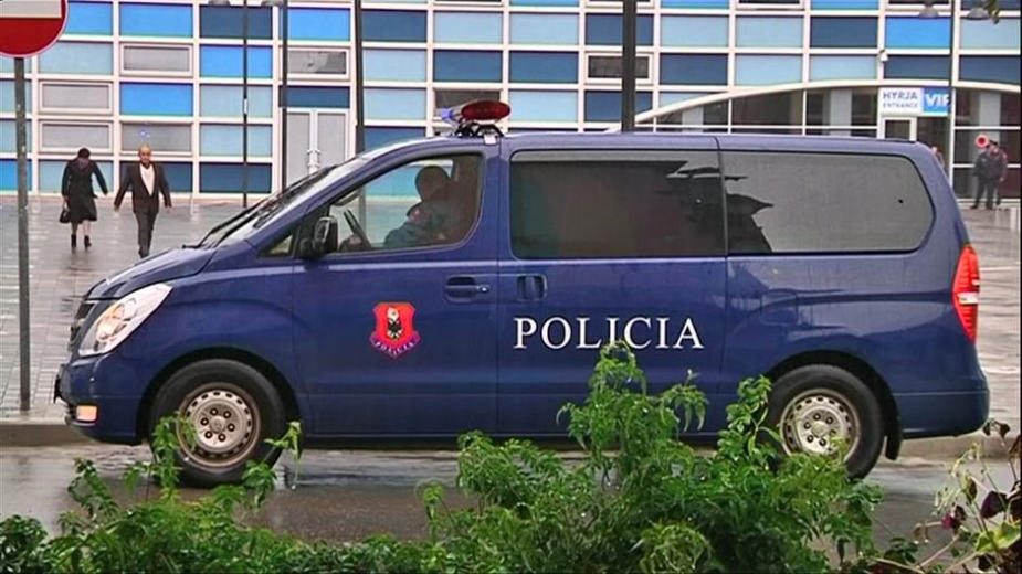 Pogranični policajci Kosova pucali na kombi kragujevačke registracije 1