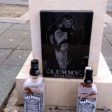 Fanovi postavili spomen-ploču Lemiju Kilmisteru na Zvezdari 3