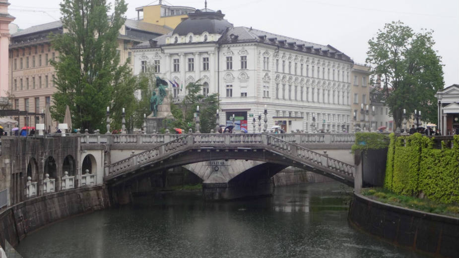 Slovenija će zatvarati lokale koji ne poštuju sanitarne mere, broj novozaraženih naglo raste 1