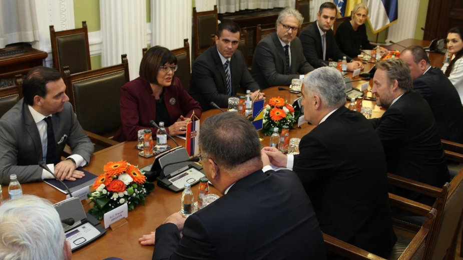Maja Gojković sa članovima Predsedništva BiH 1