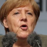 Merkel osudila paljenje zastava Izraela u Nemačkoj 12