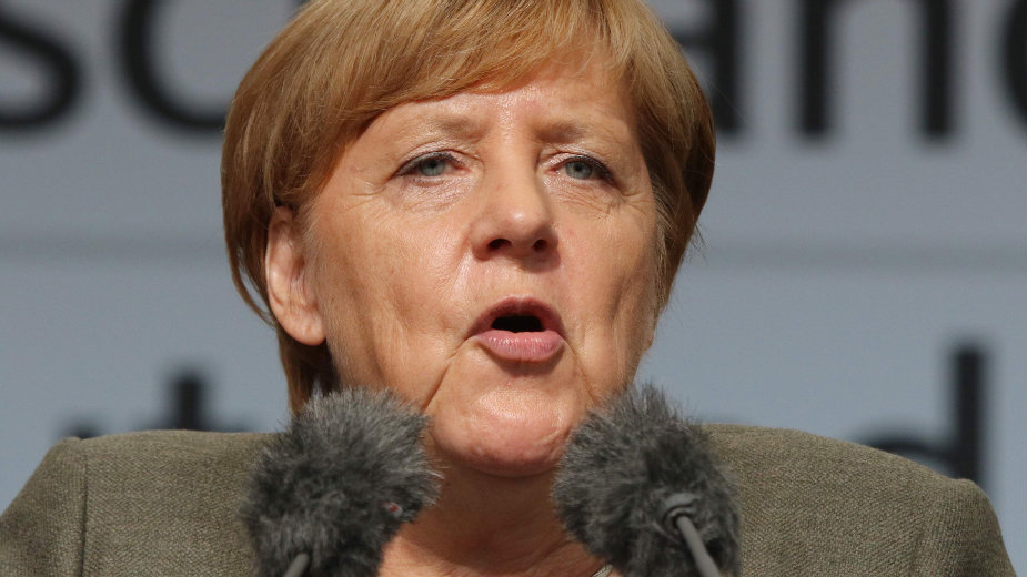 Merkel osudila paljenje zastava Izraela u Nemačkoj 1
