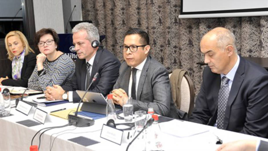 Broj zaposlenih sa beneficiranim radnim stažom svesti na dva odsto 1 Broj zaposlenih sa beneficiranim radnim stažom svesti na dva odsto 1