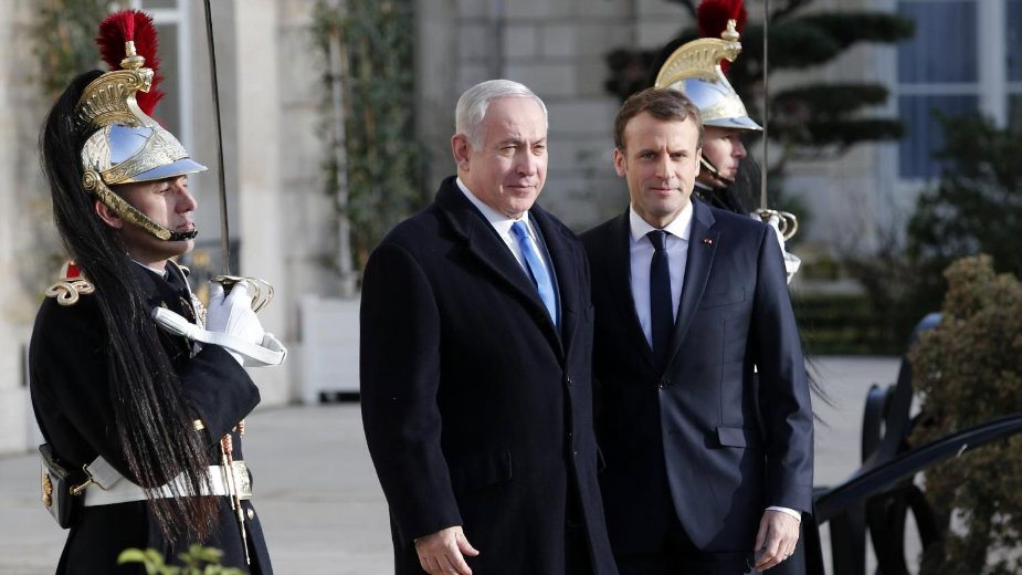 Demonstranti u Bejrutu pokušali da osvoje Američku ambasadu 2 Demonstranti u Bejrutu pokušali da osvoje Američku ambasadu 2