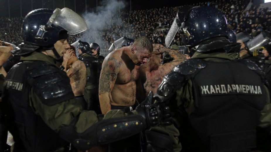 Tuča navijača na početku derbija, 20 povređeno (FOTO) 2