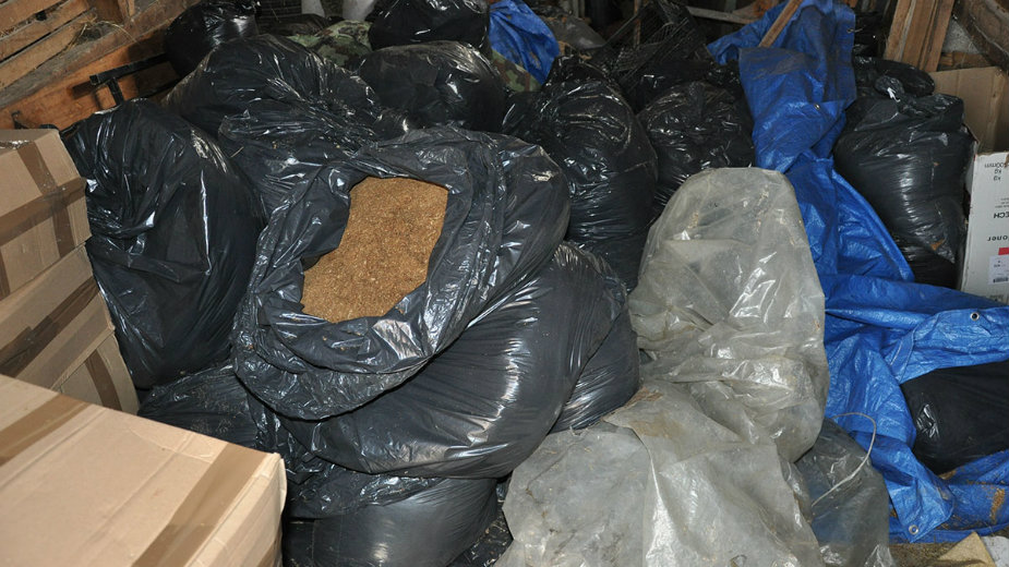 Zaplenjeno dve i po tone duvana 1