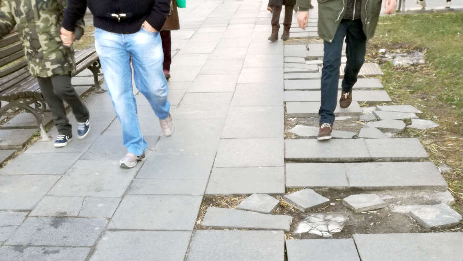 Oprez na javnom stepeništu 2