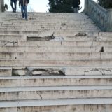 Oprez na javnom stepeništu 2