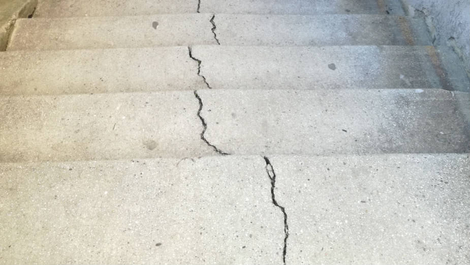 Oprez na javnom stepeništu 3