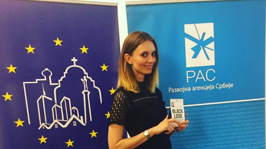 Manekenka pokrenula biznis od belog luka crne boje 2