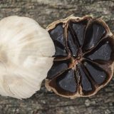 Manekenka pokrenula biznis od belog luka crne boje 4