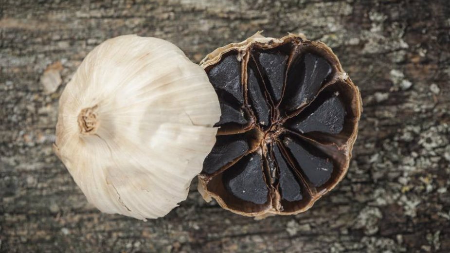 Manekenka pokrenula biznis od belog luka crne boje 1