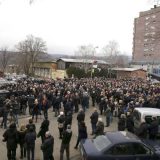 Episkop Teodosije služi opelo na sahrani Olivera Ivanovića 13