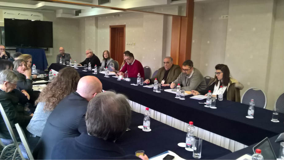 Sami protiv svih, ali i protiv sebe 1 Sami protiv svih, ali i protiv sebe 1