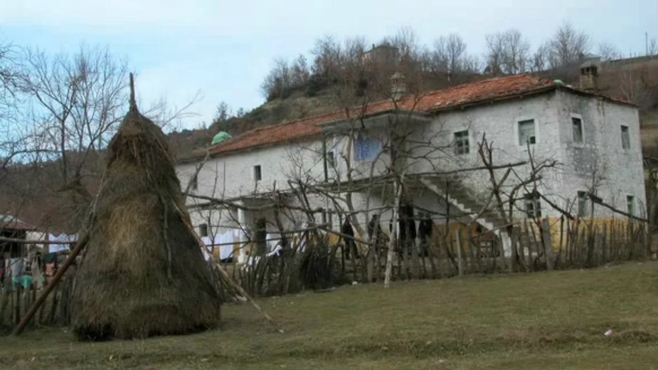 Žuta kuća ili dirljiva oda pokoljima 1