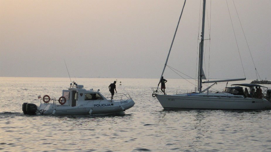 Otkazana protestna regata u Piranskom zalivu 1