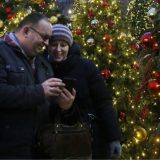 Svaka treća novogodišnja čestitka sms-om ili Vajberom 12